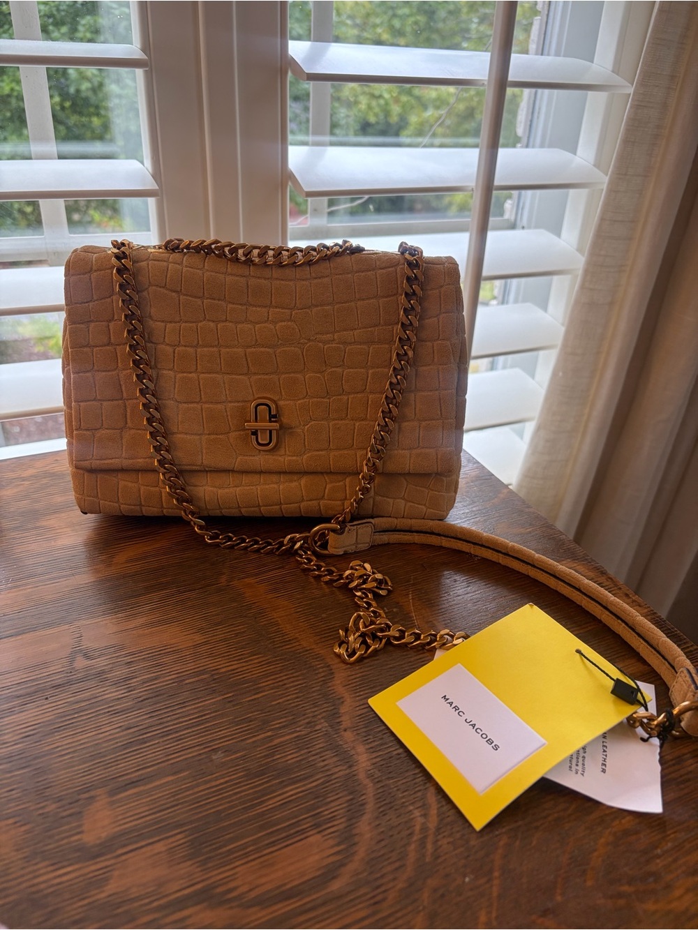 Marc Jacobs, Italian leather, Croc-Embossed Tan Shoulder Bag with Gold Chain